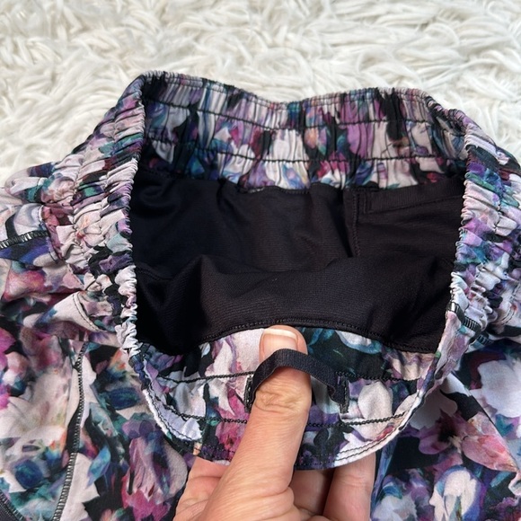 Lululemon Hotty Hot Short II *2.5" Utopia Multi / Deep Phantom - Picture 2 of 6